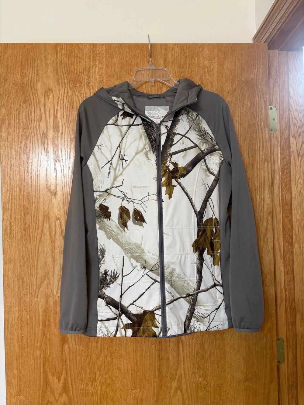 The North Crest Hooded Camouflage Jacket - Gray & White- Women’s
